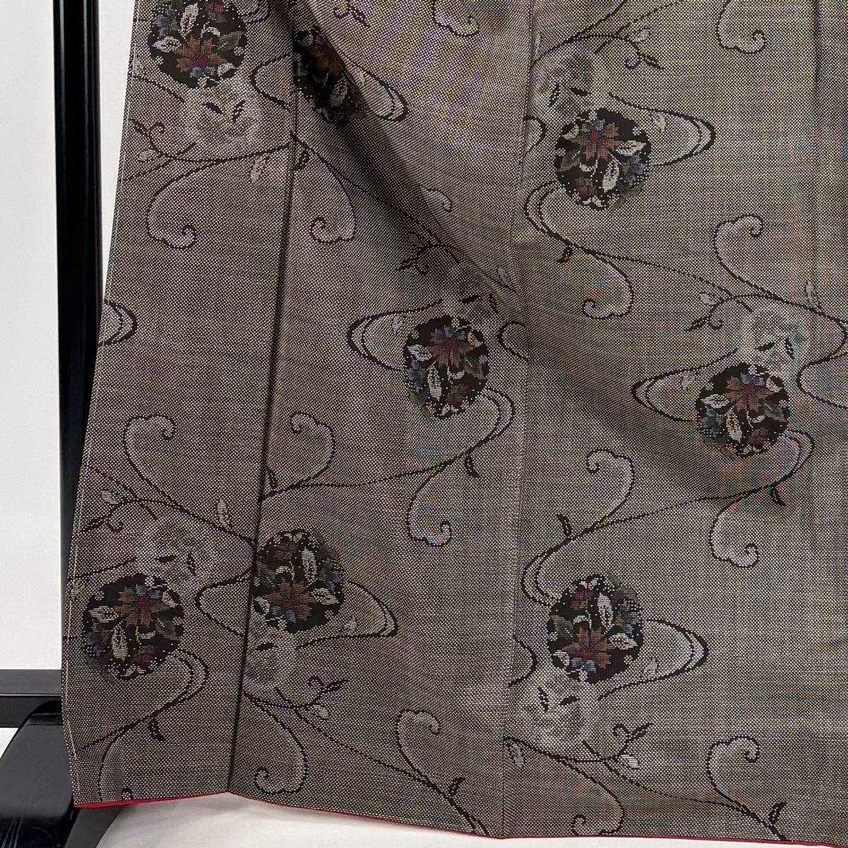 【美品】 大島紬 身丈171cm 裄丈67.5cm L 袷 純泥染 証紙 草花 花唐草 焦茶色 正絹 秀品 【中古】