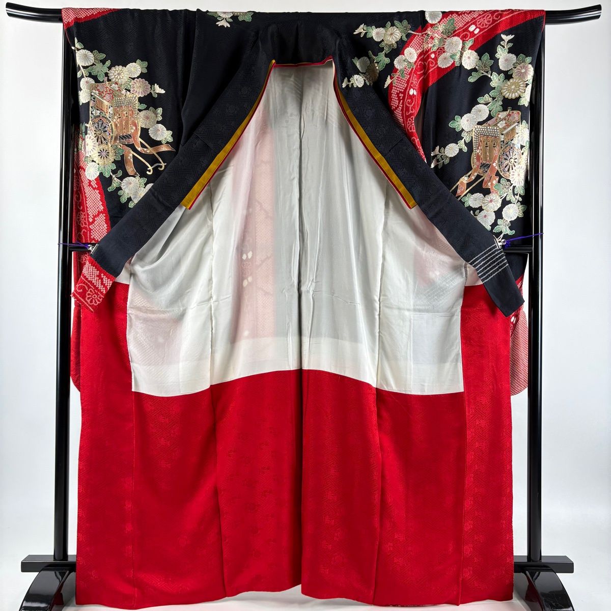 振袖 身丈165.5cm 裄丈68.5cm L 袷 御所車 菊 金彩 ぼかし 黒 正絹 秀品 【中古】