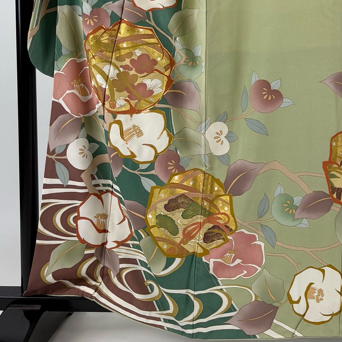 振袖 身丈161cm 裄丈65cm M 袷 椿 橘 金糸 金銀彩 緑 正絹 秀品 【中古】 振袖 身丈161cm 裄丈65cm M 袷 椿 橘 金糸 金銀彩 緑 正絹 秀品 【中古】