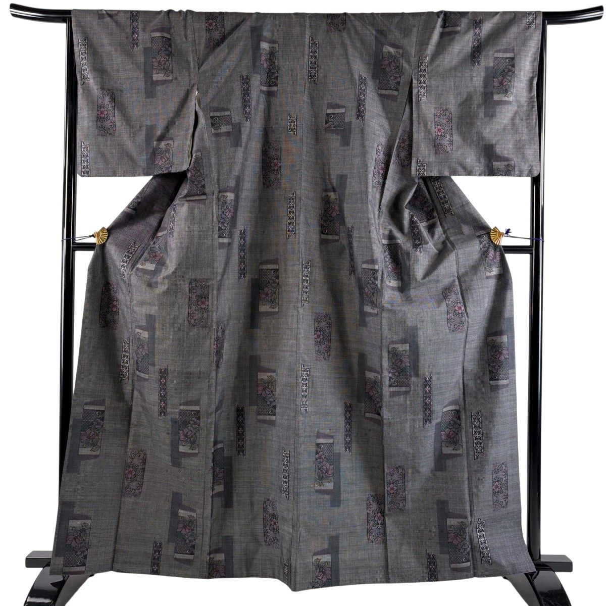 【美品】 紬 身丈163.5cm 裄丈66.5cm M 袷 短冊 草花 黒灰 正絹 秀品 【中古】