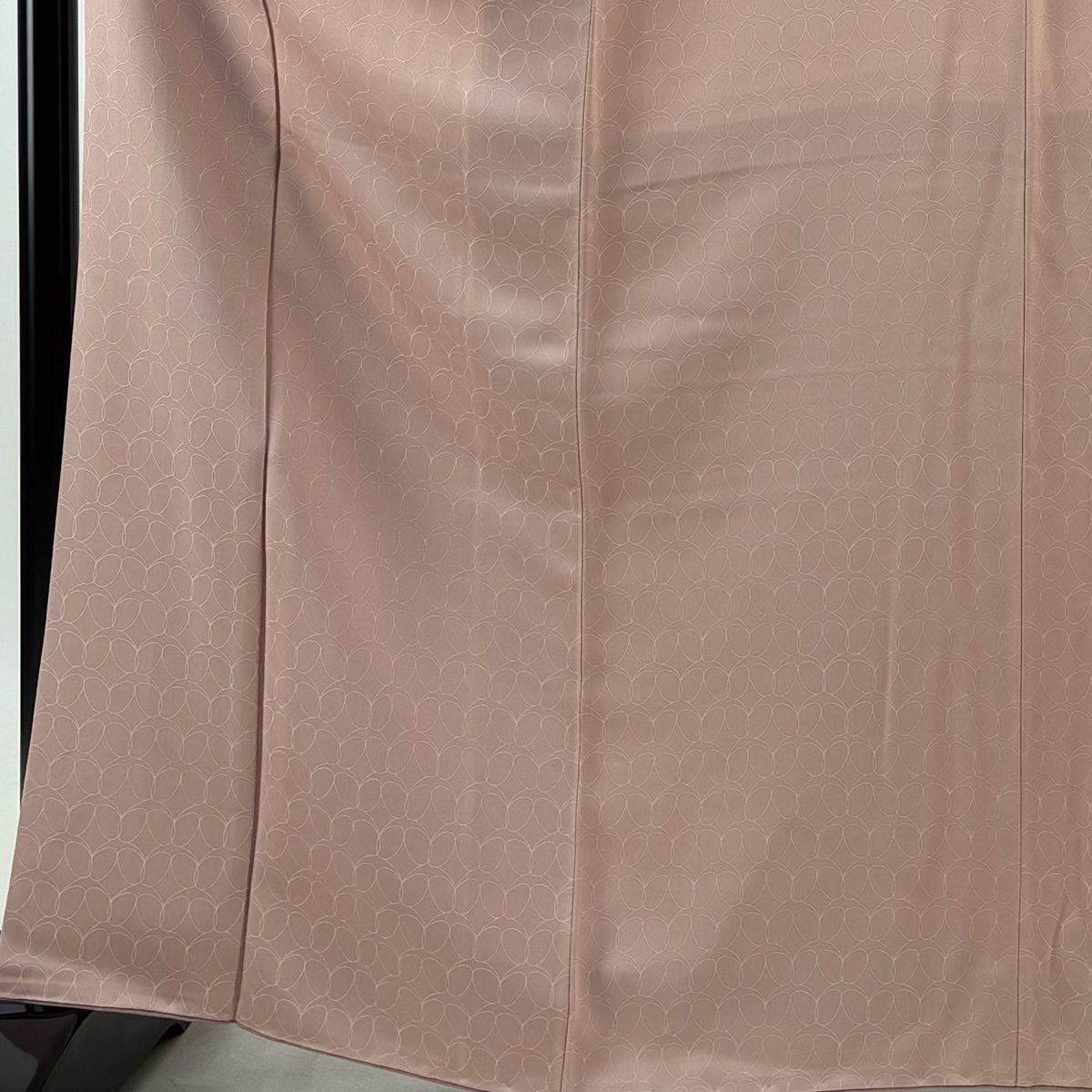 【美品】 小紋 身丈165cm 裄丈62cm S 袷 幾何学模様｀ ピンクベージュ 正絹 秀品 【中古】