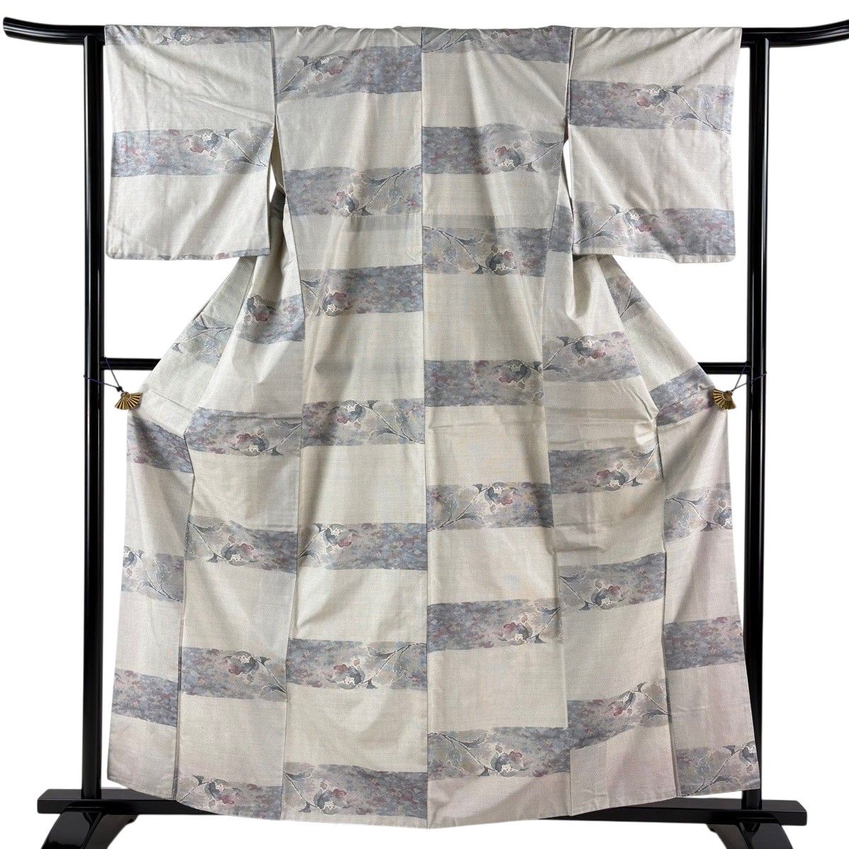 【美品】 紬 身丈161.5cm 裄丈62cm S 袷 段縞 枝花 灰色 正絹 秀品 【中古】
