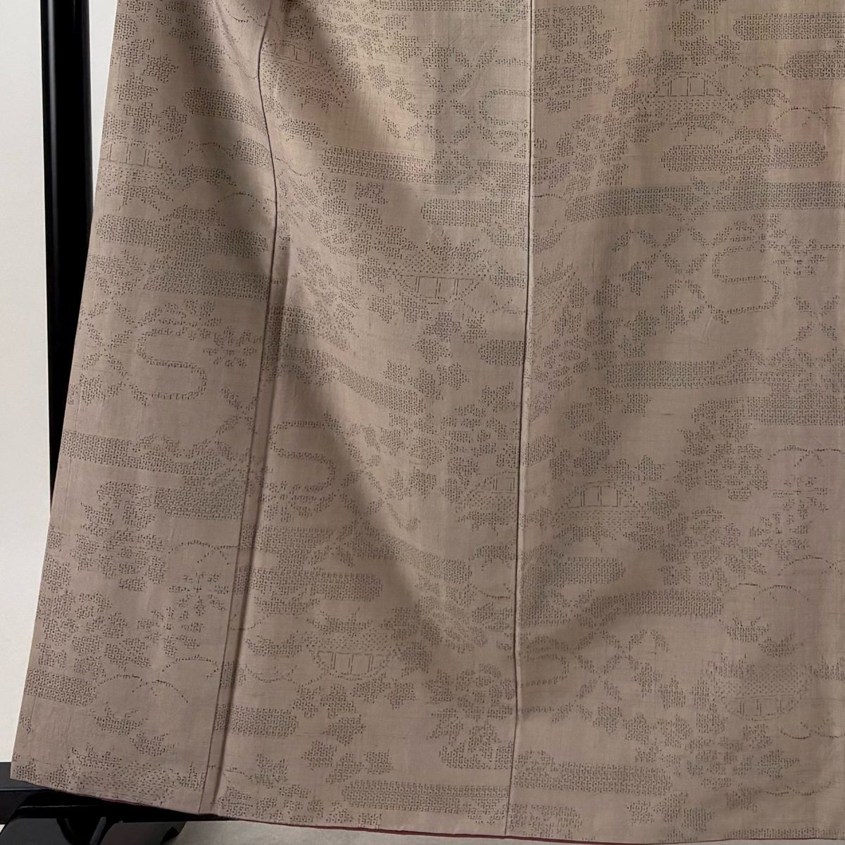 【美品】 紬 身丈160cm 裄丈64cm M 袷 草花 ヱ霞 薄茶色 正絹 秀品 【中古】