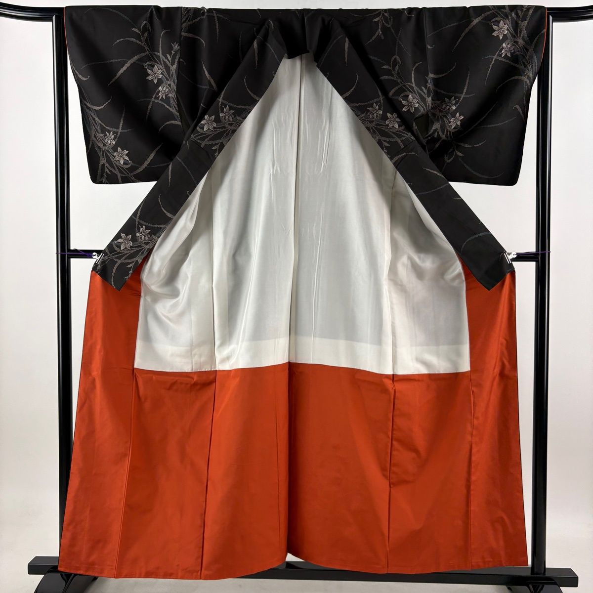 【美品】 紬 身丈160cm 裄丈64cm M 袷 草花 墨色 正絹 秀品 【中古】 【美品】 紬 身丈160cm 裄丈64cm M 袷 草花 墨色 正絹 秀品 【中古】
