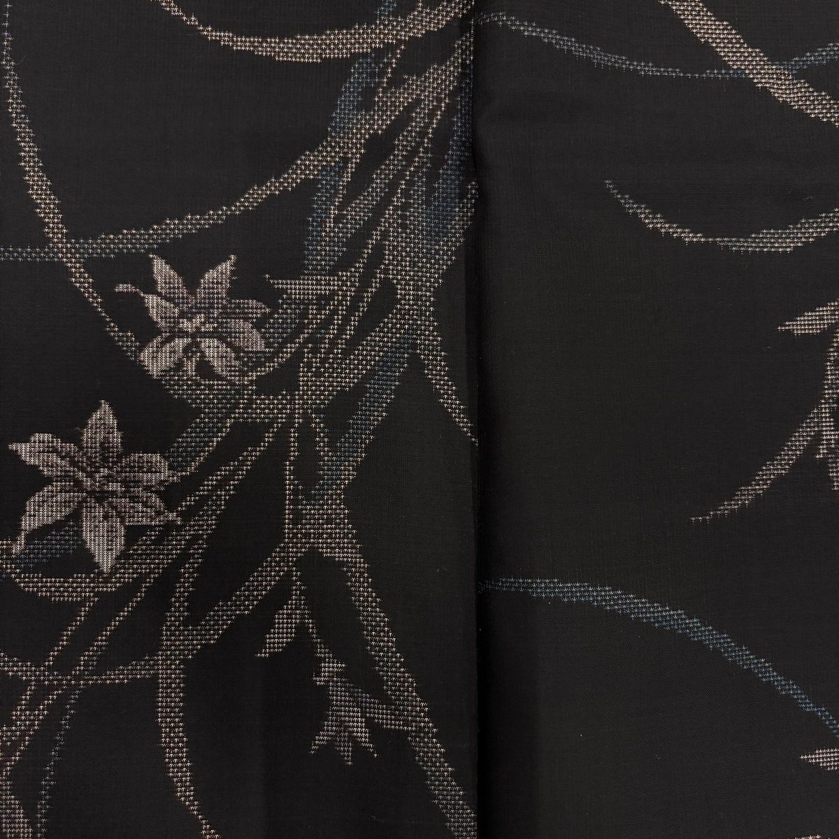 【美品】 紬 身丈160cm 裄丈64cm M 袷 草花 墨色 正絹 秀品 【中古】 【美品】 紬 身丈160cm 裄丈64cm M 袷 草花 墨色 正絹 秀品 【中古】