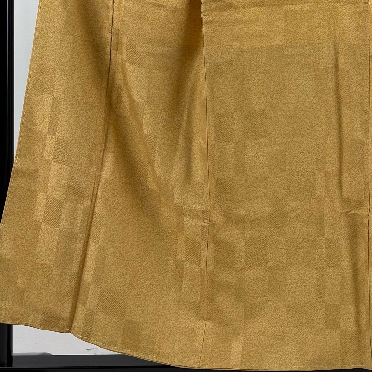 【美品】 小紋 身丈155cm 裄丈65.5cm M 袷 紬地 やまと 証紙 幾何学 地紋 山吹茶色 正絹 秀品 【中古】 【美品】 小紋 身丈155cm 裄丈65.5cm M 袷 紬地 やまと 証紙 幾何学 地紋 山吹茶色 正絹 秀品 【中古】
