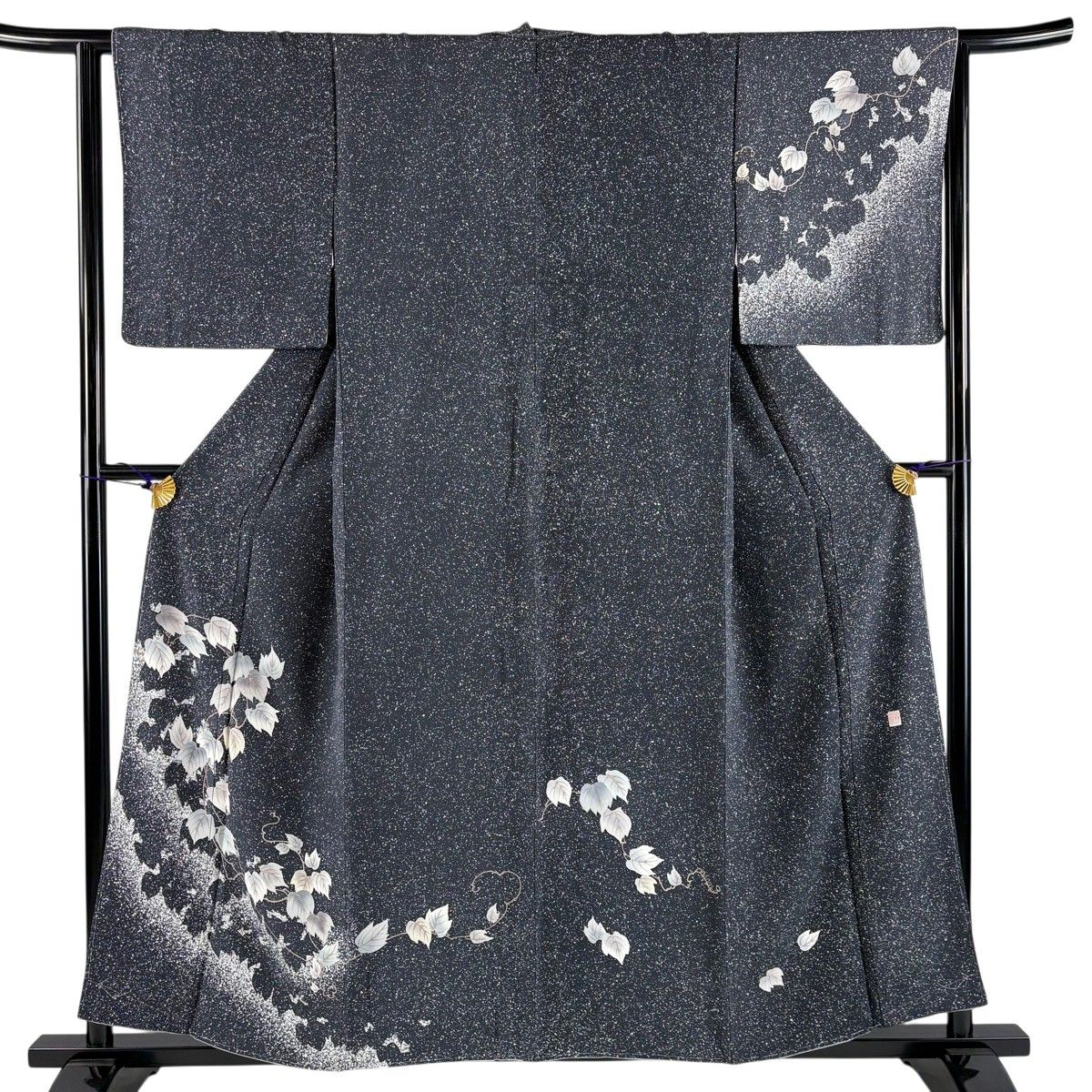 【美品】 付下げ 身丈157cm 裄丈63.5cm S 袷 鈴乃屋 落款 蔦 シルエット 黒灰 正絹 秀品 【中古】