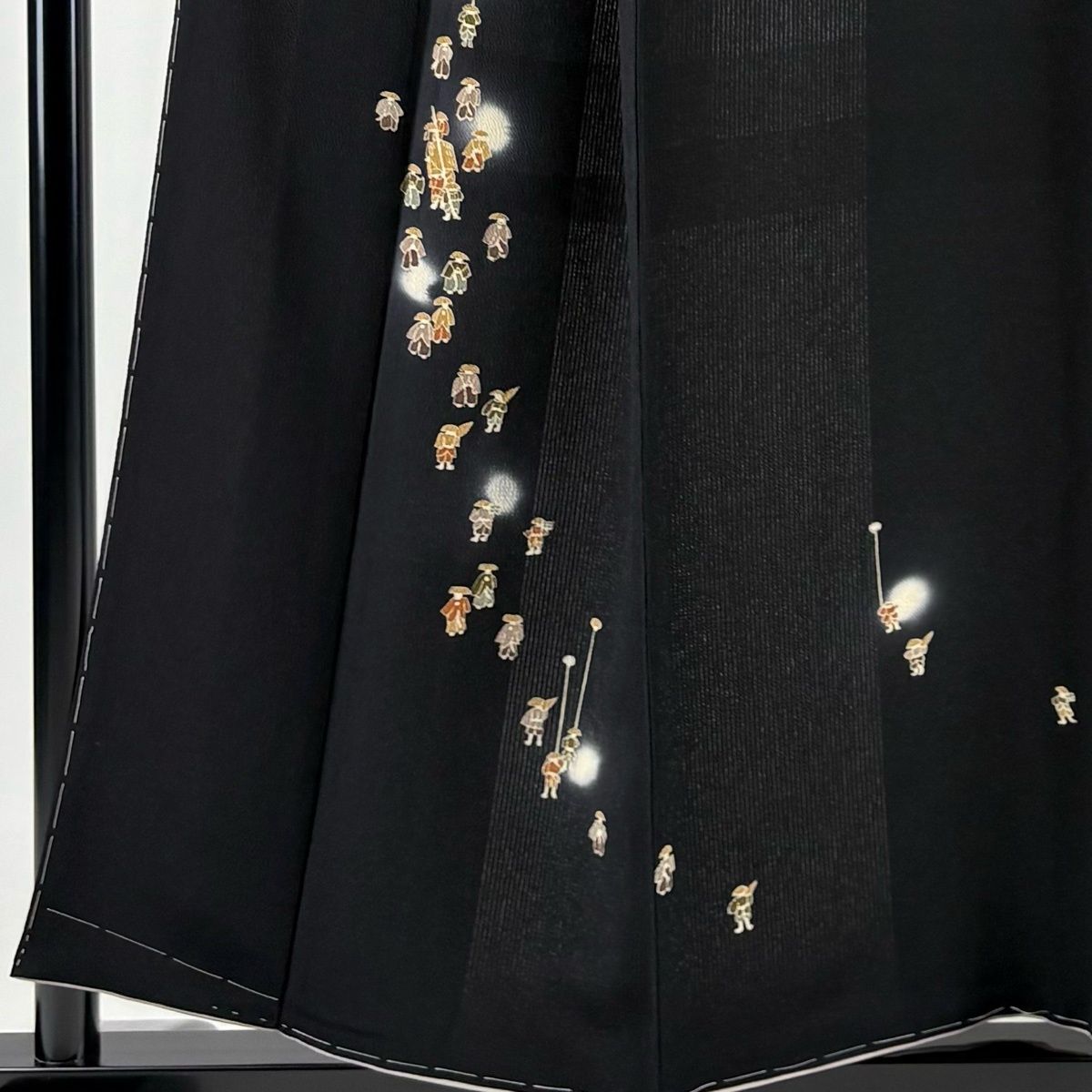 【美品】 付下げ 身丈154cm 裄丈65cm M 袷 やまと 人物行列 ぼかし 黒 正絹 秀品 【中古】 【美品】 付下げ 身丈154cm 裄丈65cm M 袷 やまと 人物行列 ぼかし 黒 正絹 秀品 【中古】