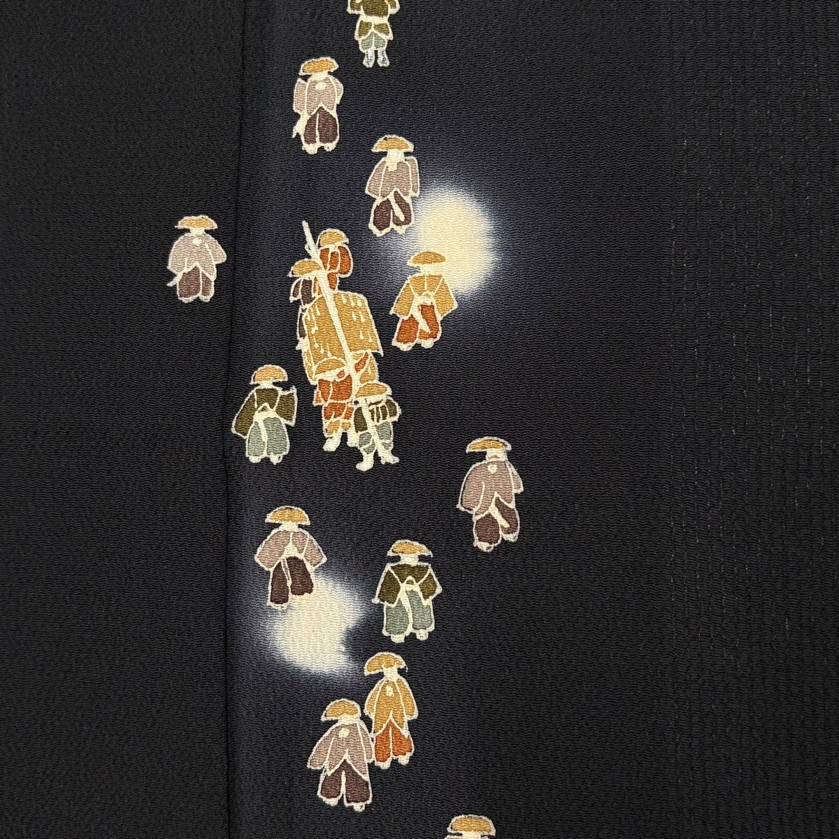 【美品】 付下げ 身丈154cm 裄丈65cm M 袷 やまと 人物行列 ぼかし 黒 正絹 秀品 【中古】 【美品】 付下げ 身丈154cm 裄丈65cm M 袷 やまと 人物行列 ぼかし 黒 正絹 秀品 【中古】