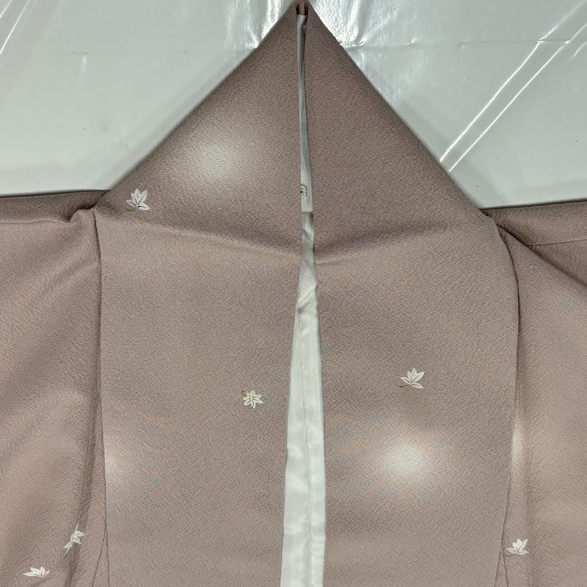 【美品】 小紋 身丈153.5cm 裄丈62.5cm S 袷 楓 蛍ぼかし 縮緬 薄小豆 正絹 秀品 【中古】 【美品】 小紋 身丈153.5cm 裄丈62.5cm S 袷 楓 蛍ぼかし 縮緬 薄小豆 正絹 秀品 【中古】