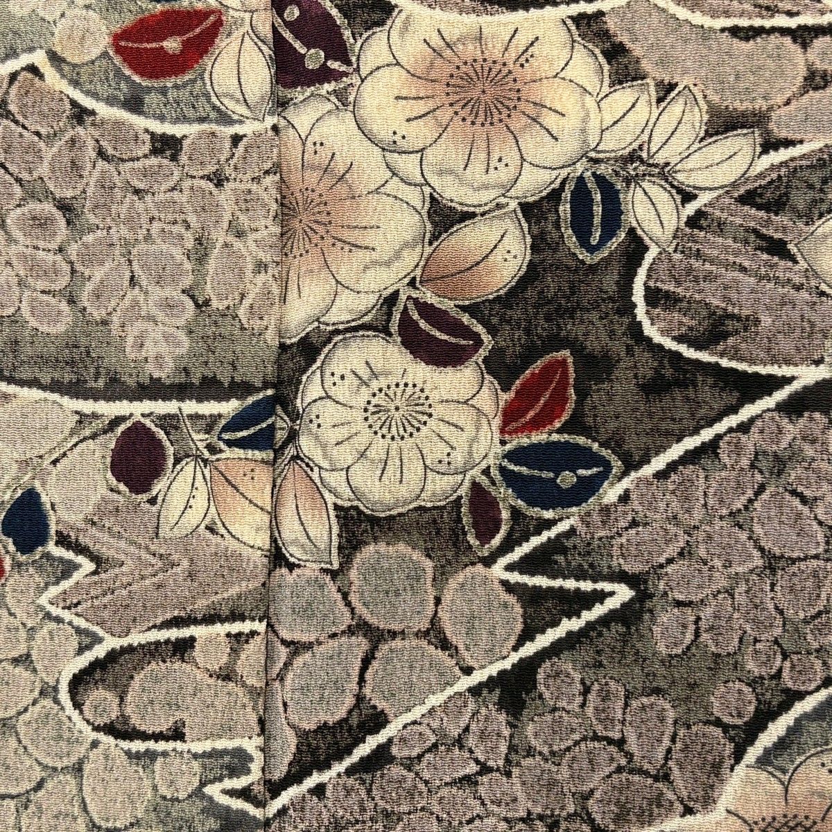 【美品】 小紋 身丈170cm 裄丈67.5cm L 袷 草花 芝 縮緬 灰茶 正絹 秀品 【中古】