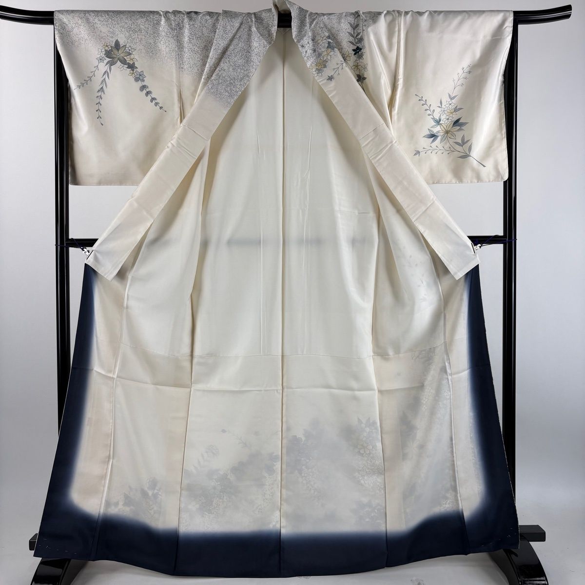 訪問着 身丈166cm 裄丈68cm L 袷 紬地 落款 草花 幾何学 クリーム 正絹 秀品 【中古】