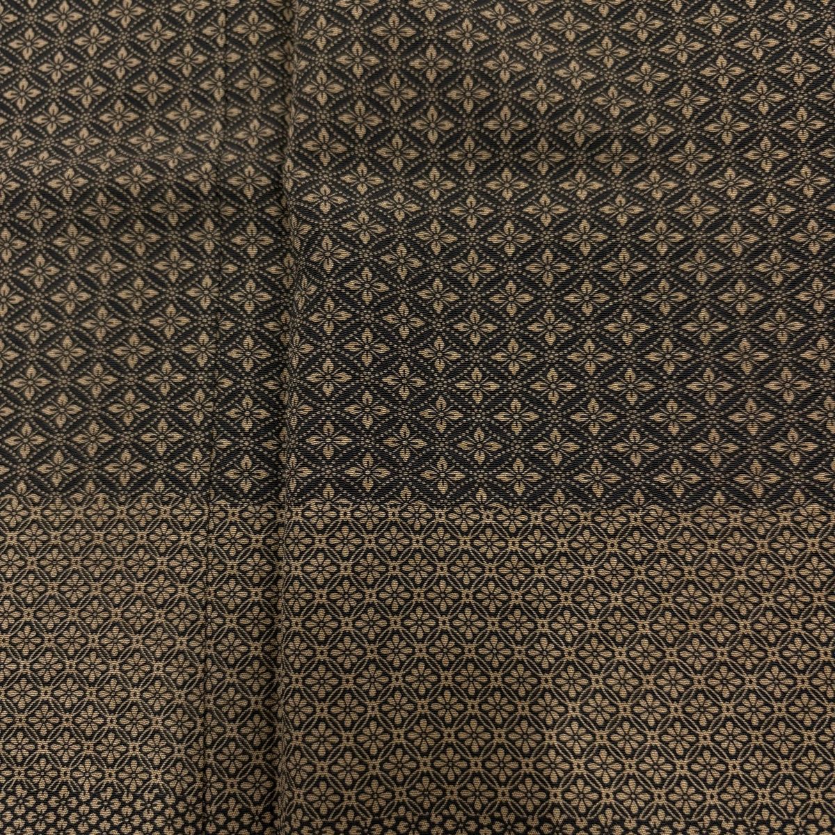 【美品】 小紋 身丈165cm 裄丈70cm L 袷 段縞 花菱 薄茶色 正絹 秀品 【中古】