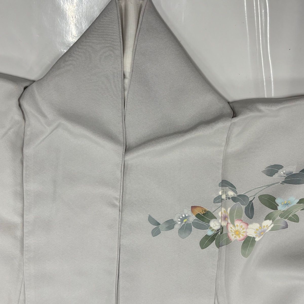 訪問着 身丈157.5cm 裄丈65.5cm M 袷 枝花 シルエット ぼかし 灰色 正絹 秀品 【中古】 訪問着 身丈157.5cm 裄丈65.5cm M 袷 枝花 シルエット ぼかし 灰色 正絹 秀品 【中古】