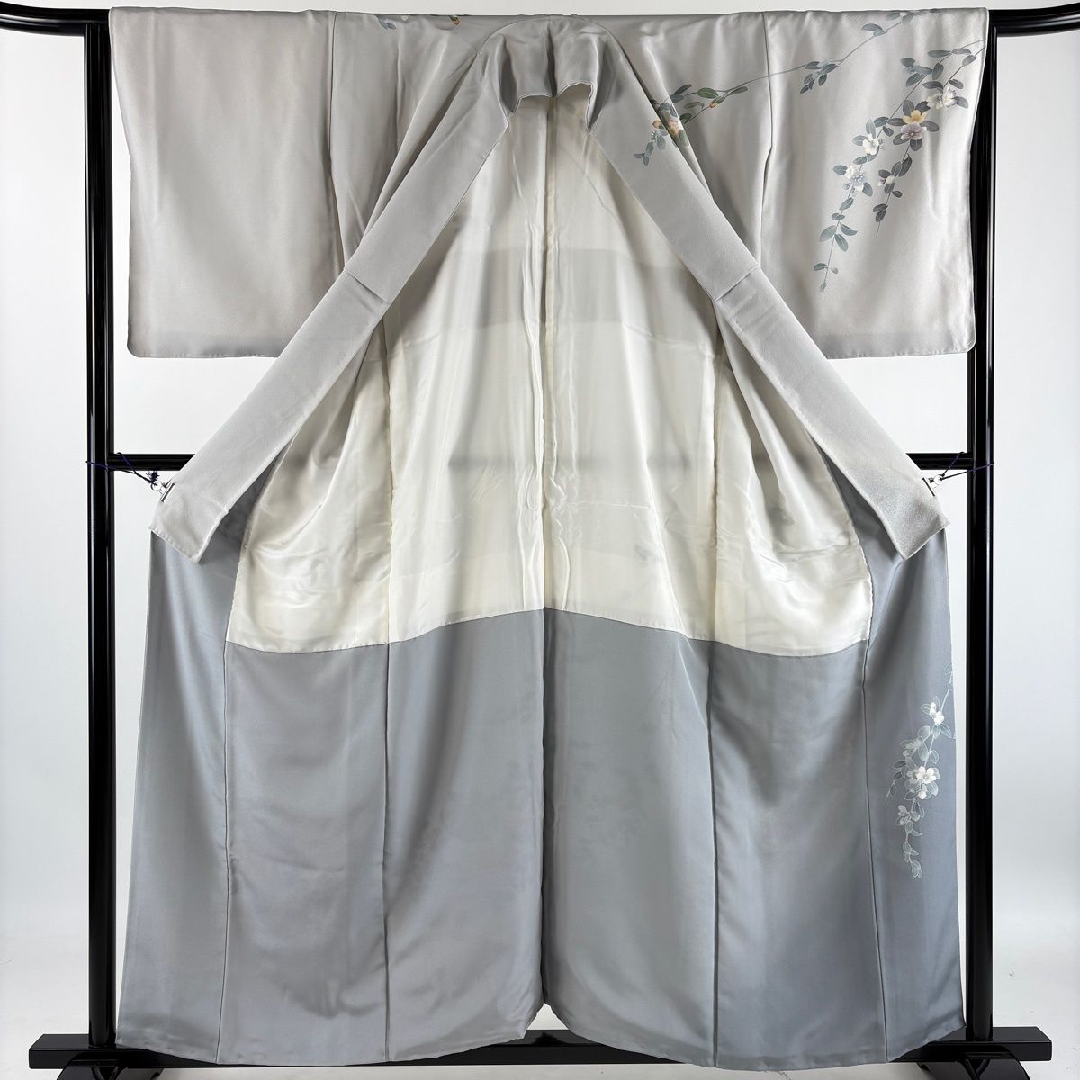 訪問着 身丈157.5cm 裄丈65.5cm M 袷 枝花 シルエット ぼかし 灰色 正絹 秀品 【中古】 訪問着 身丈157.5cm 裄丈65.5cm M 袷 枝花 シルエット ぼかし 灰色 正絹 秀品 【中古】