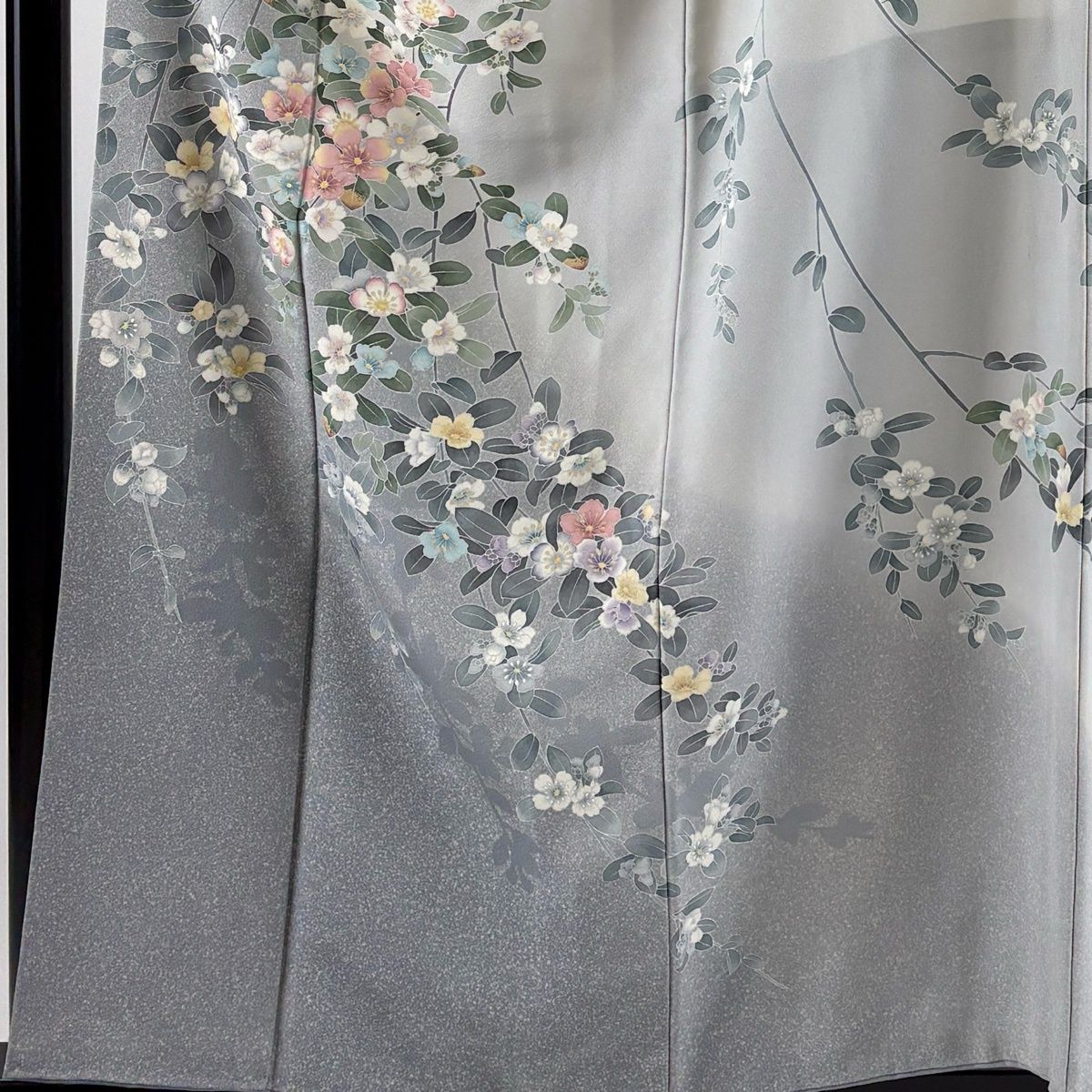 訪問着 身丈157.5cm 裄丈65.5cm M 袷 枝花 シルエット ぼかし 灰色 正絹 秀品 【中古】 訪問着 身丈157.5cm 裄丈65.5cm M 袷 枝花 シルエット ぼかし 灰色 正絹 秀品 【中古】