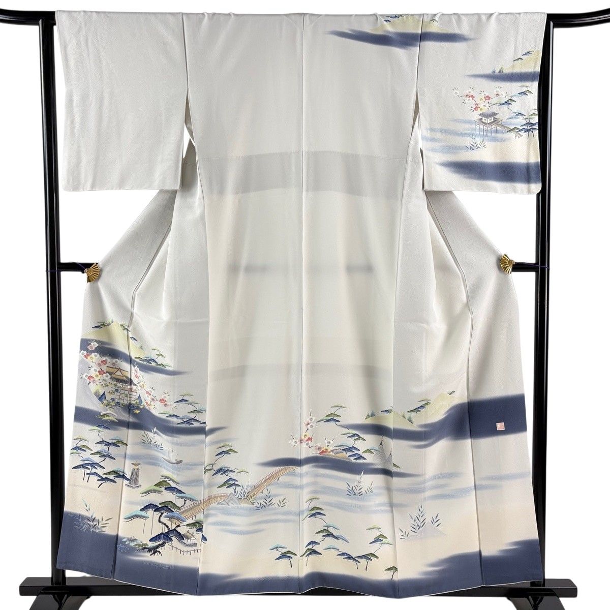 【美品】 訪問着 身丈156.5cm 裄丈64cm M 袷 上野為二 落款 風景 松竹梅 ぼかし 灰白 正絹 逸品 【中古】