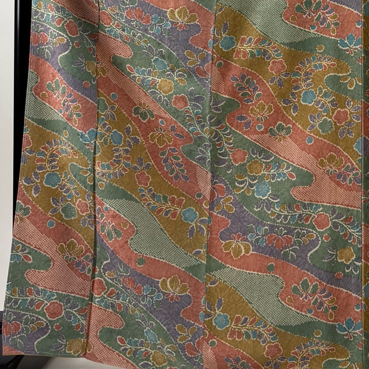 【美品】 小紋 身丈168.5cm 裄丈68cm L 袷 袋帯セット 霞霞 草花 ピンクベージュ 正絹 名品 【中古】