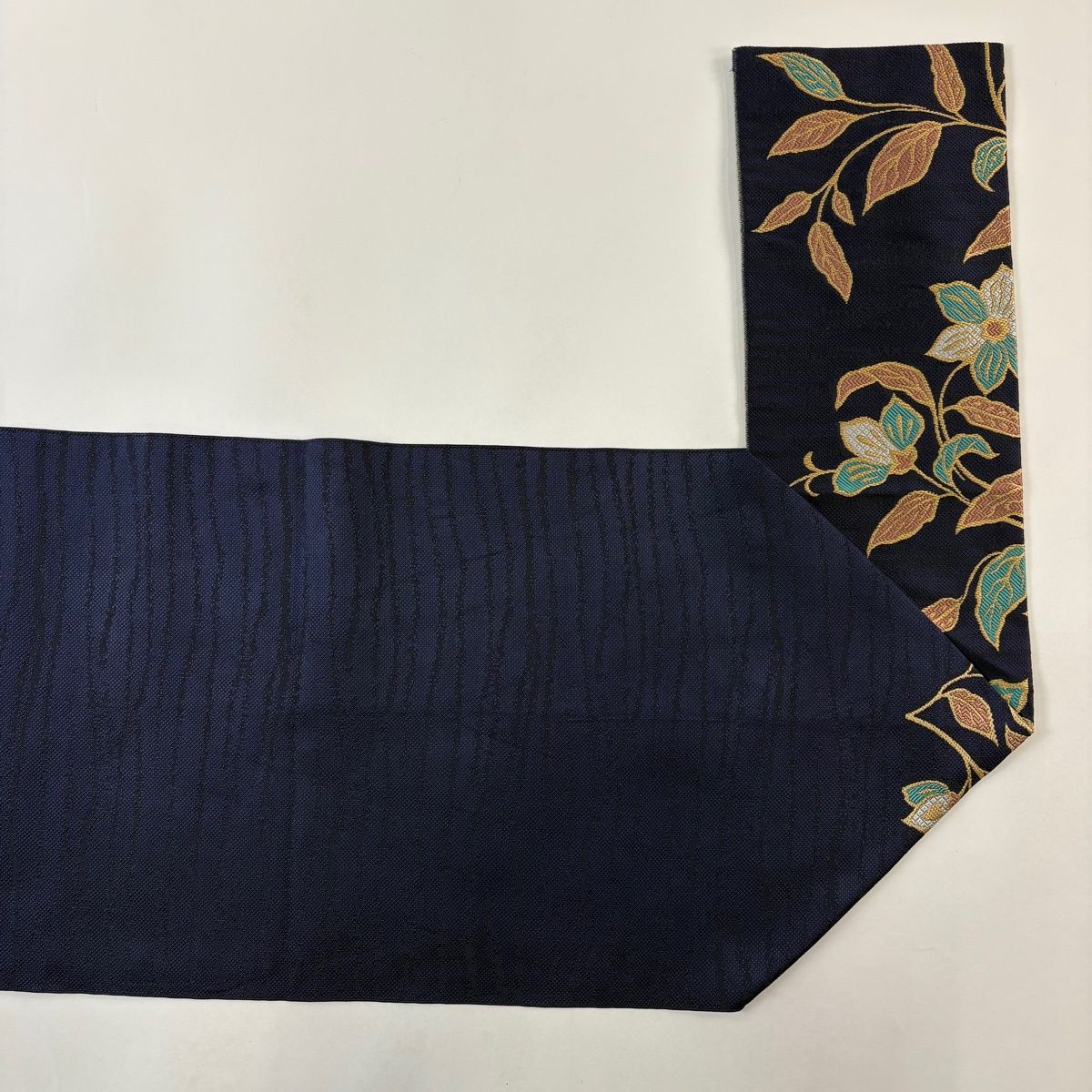 名古屋帯 優品 八寸名古屋帯 松葉仕立て 草花 紺色 正絹 【中古