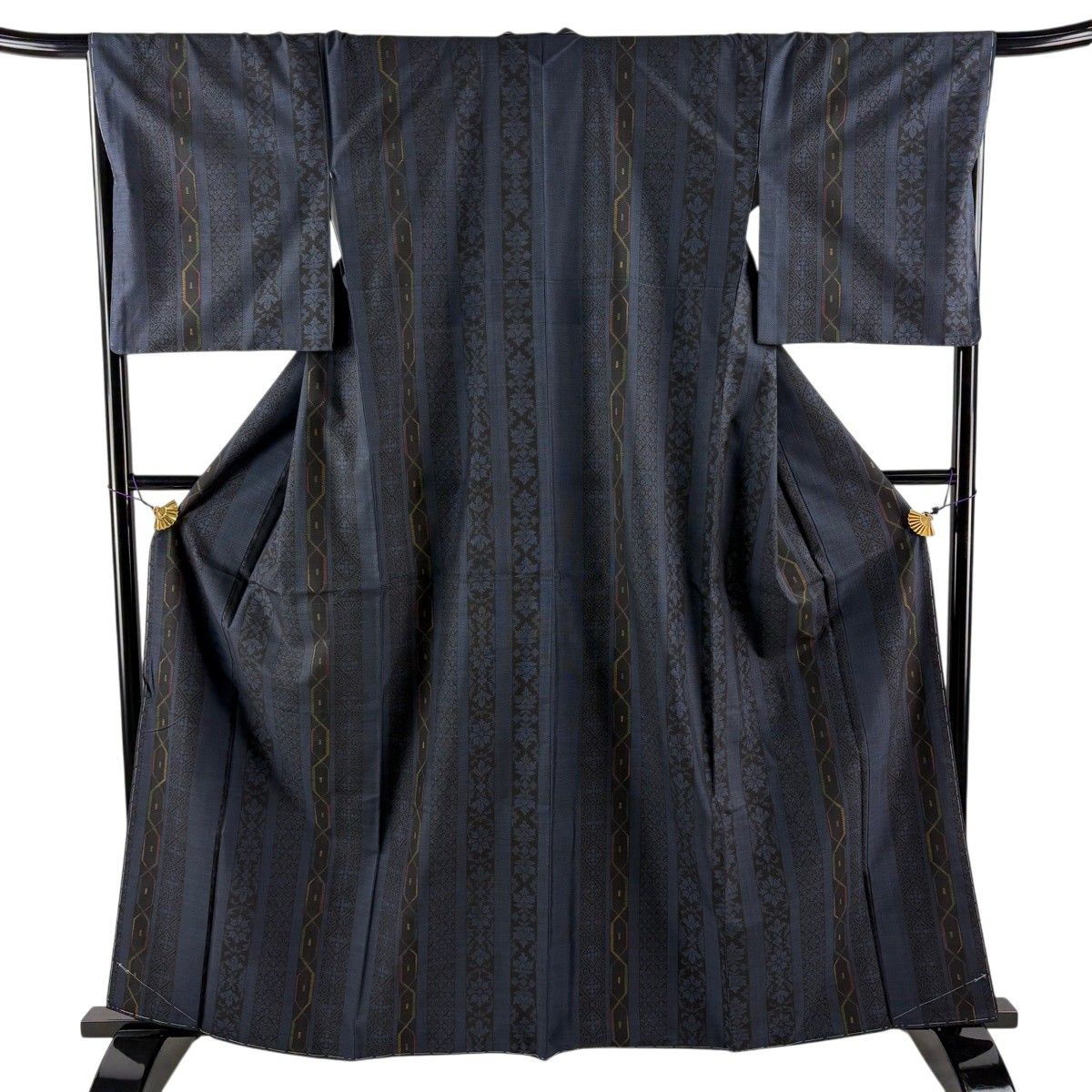 【美品】 紬 身丈162.5cm 裄丈67cm M 袷 花菱 縦縞 紺色 正絹 秀品 【中古】