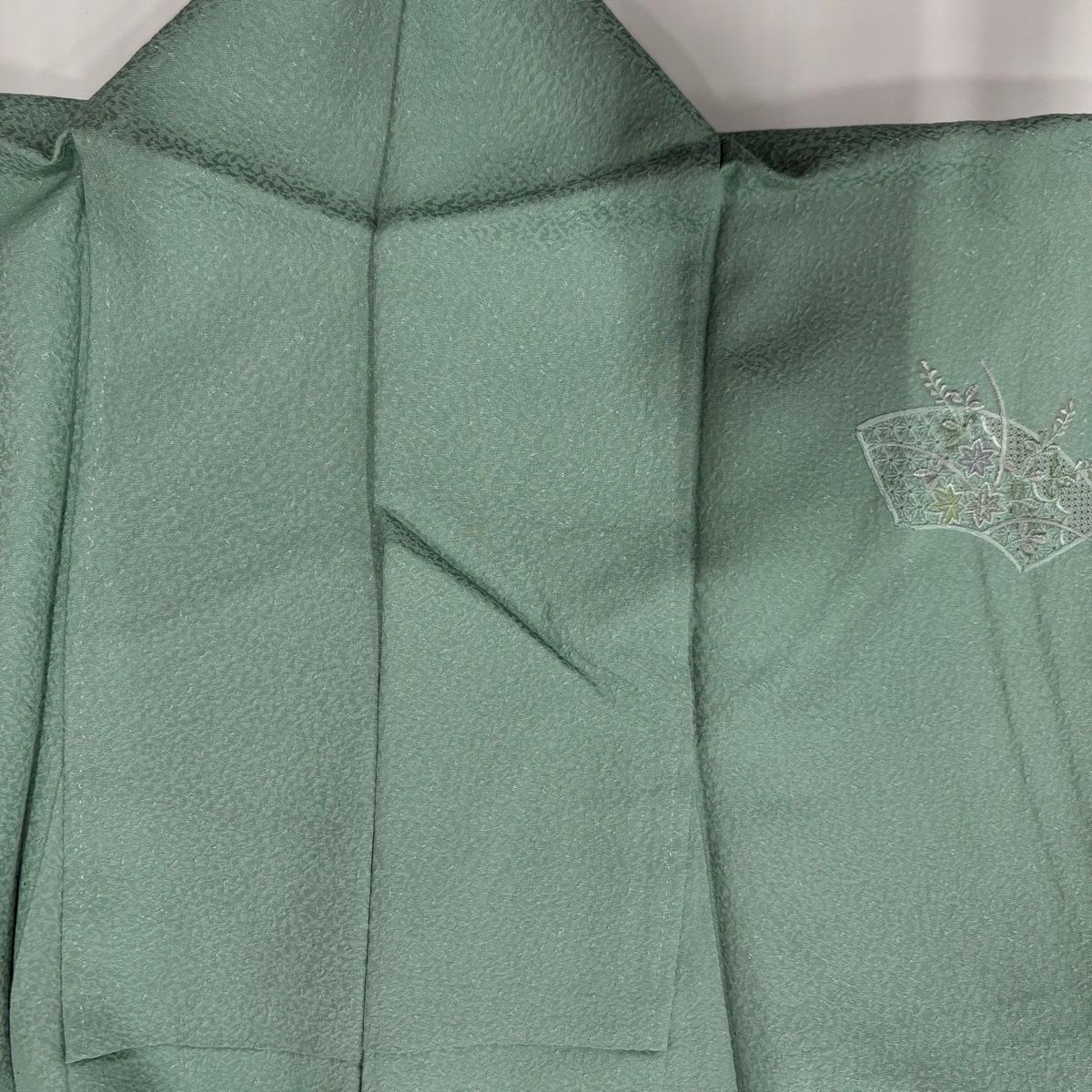 【美品】 付下げ 身丈157cm 裄丈63cm S 袷 扇面 草花 刺繍 ぼかし 薄緑 正絹 秀品 一つ紋 【中古】