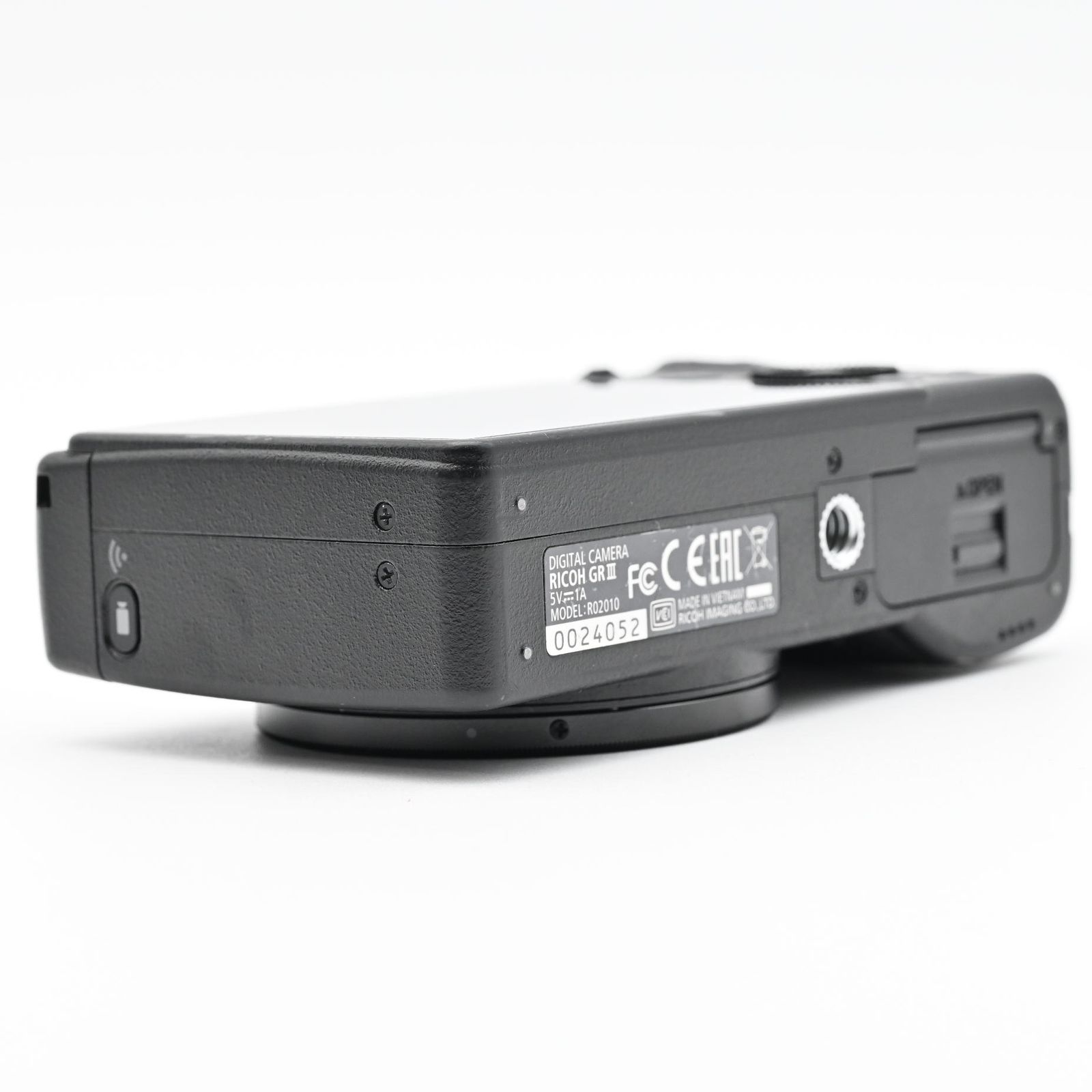 RICOH GR III ショット数 5903回 別売り充電器BJ-11付 - メルカリ