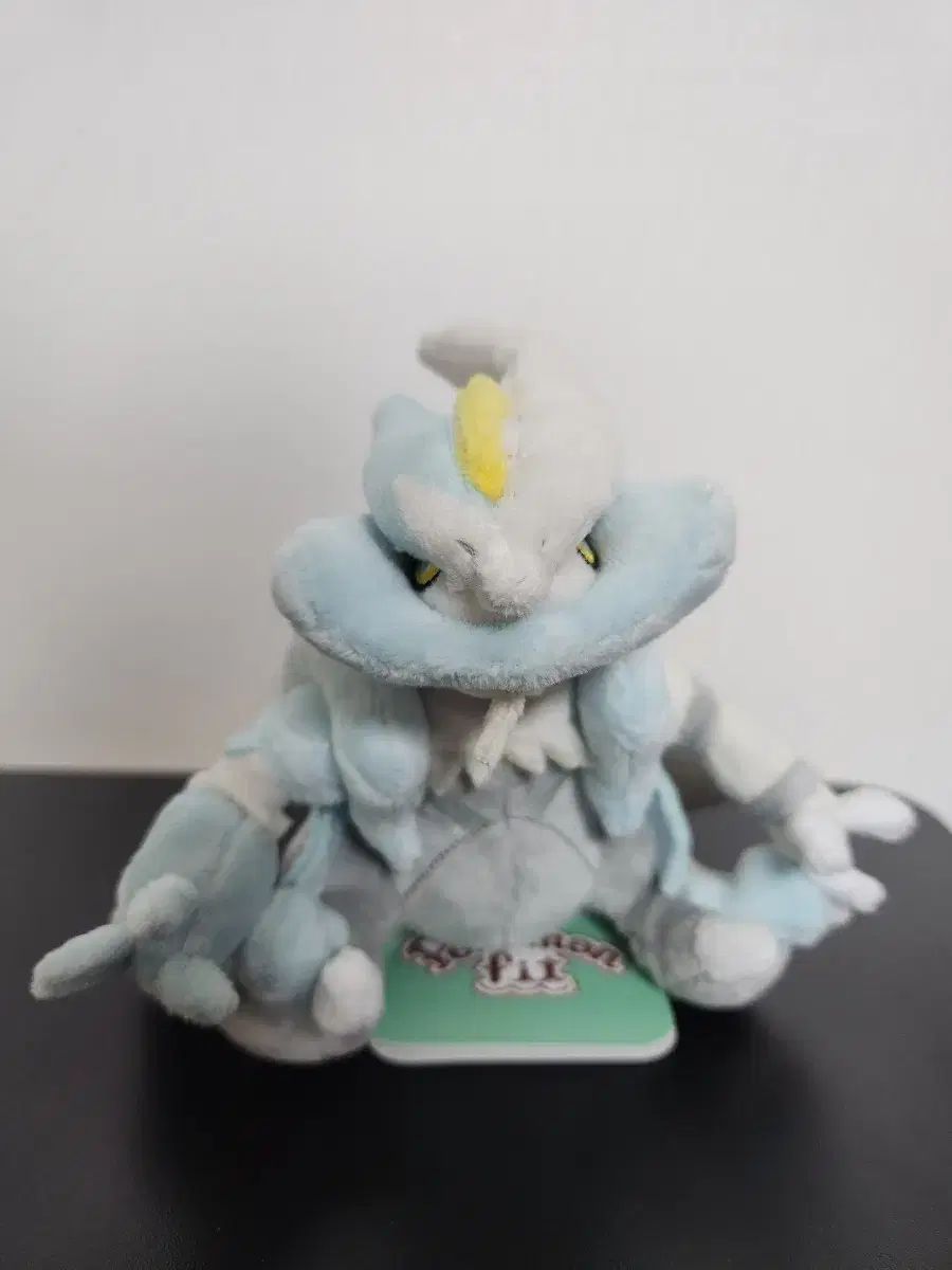ポケットモンスター ホワイト ぬいぐるみ