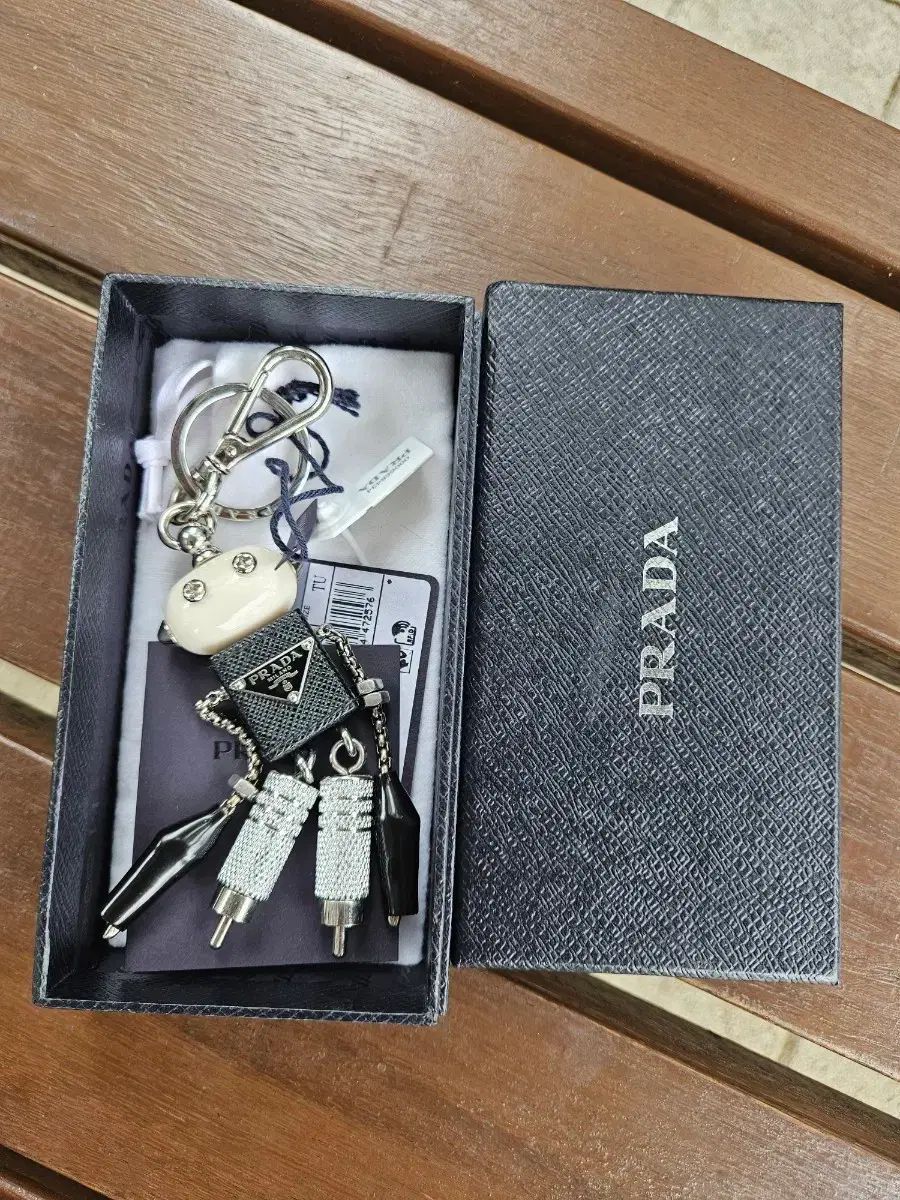 正規品 PRADA プラダ キーホルダー