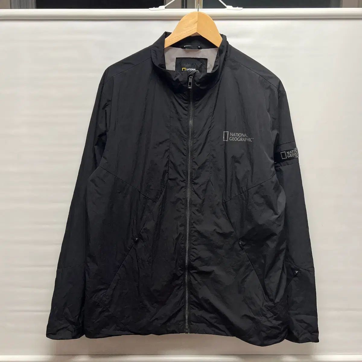 正規品 / 2XL National Geographic(ナショナルジオグラフィック) ブラック ワッペン ウィンドブレーカー