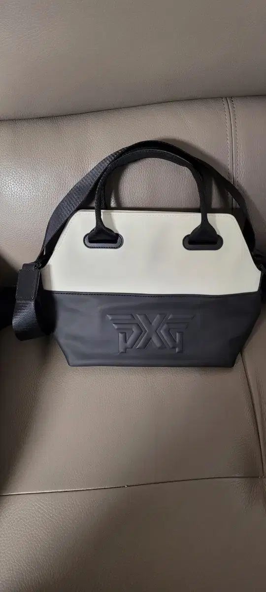 PXG アイボリー/ブラック ゴルフポーチバッグ ショルダーバッグ クロスバッグPXGの魅力的な