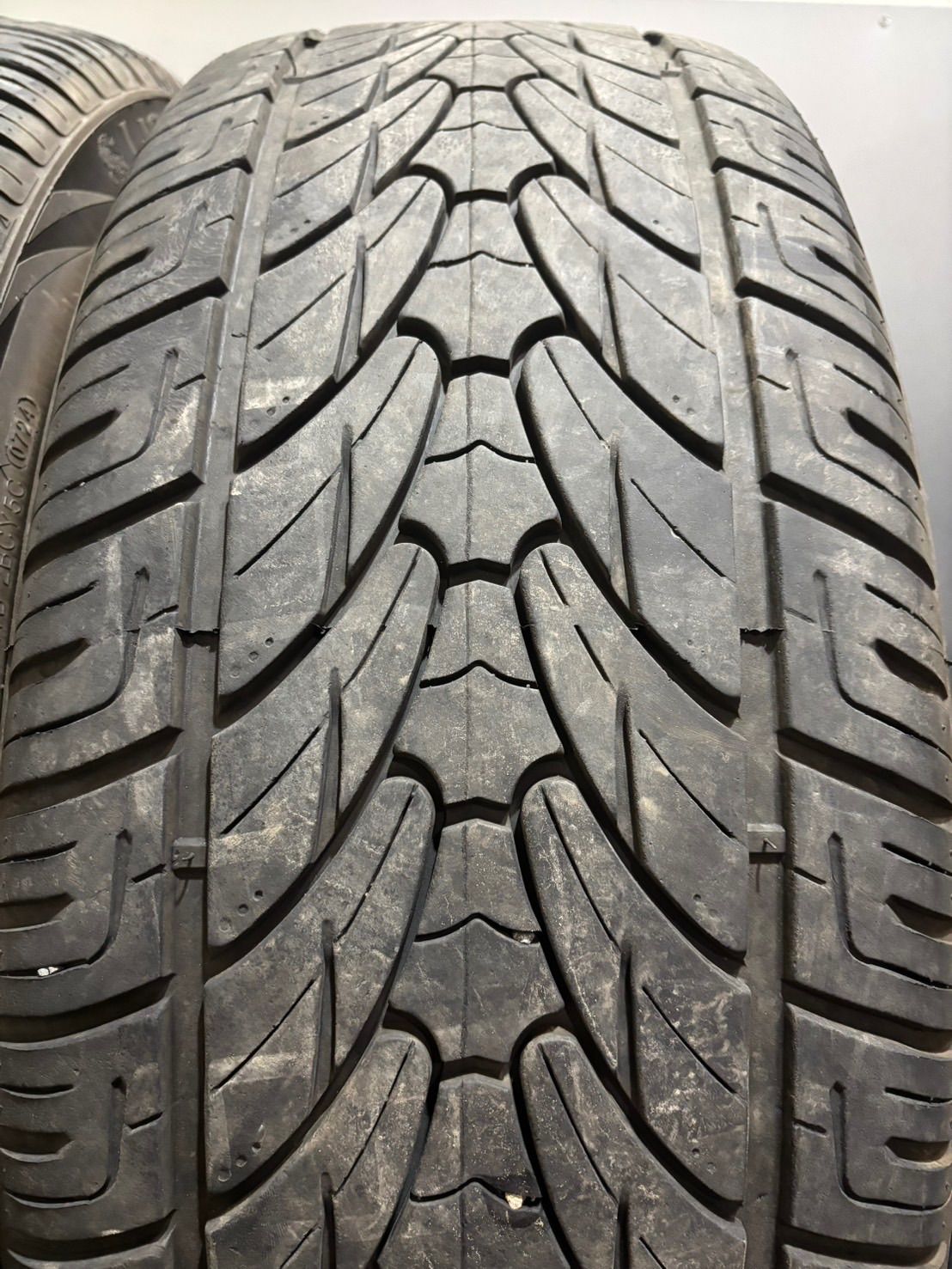 ☆295/30ZR26 LIONHART/LH-TEN 24年製 LEXANI LUST 26インチ 10J +15