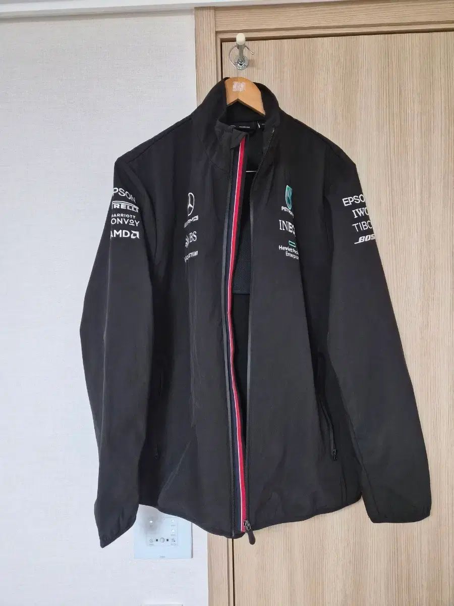 メルセデス ベンツ チーム ウィンドブレーカー ブラック XL