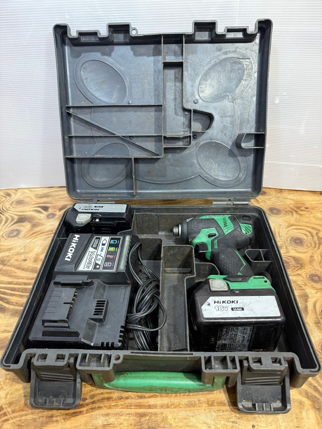 S00911 HiKOKIコードレスインパクトドライバー　WH18DKL 18Vバッテリー、充電器付