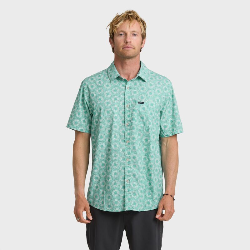 クイックシルバー メンズ ボトムス ハーフパンツ・ショーツ Quik silver Mens Ocean Mayhem Classic Short Sleeve Woven Top Aqua アクア 15,386円