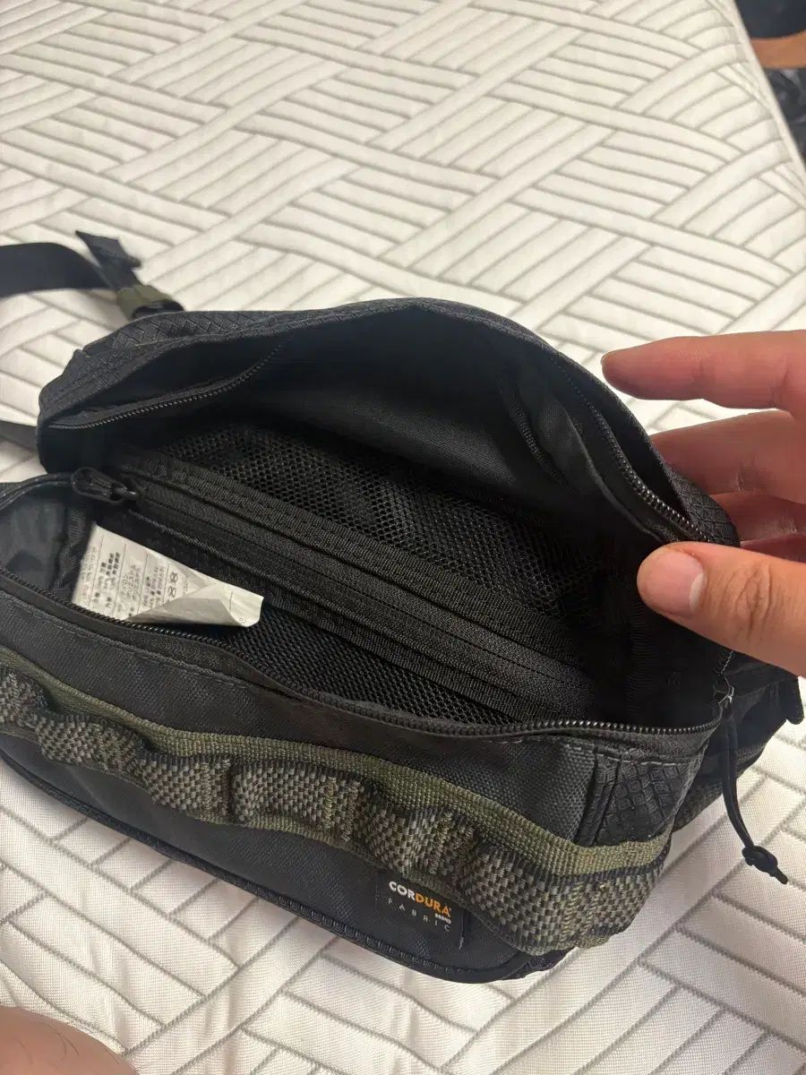 ACG カースト(KARST) ヒップバッグ