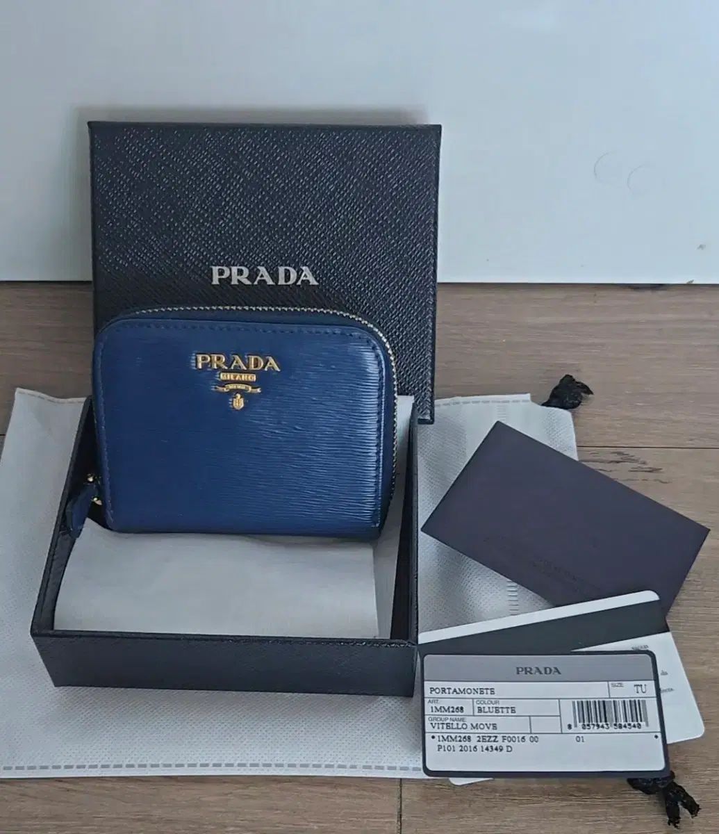 プラダ 正規品 ジッパーコイン 二つ折り財布 / コンディション最高