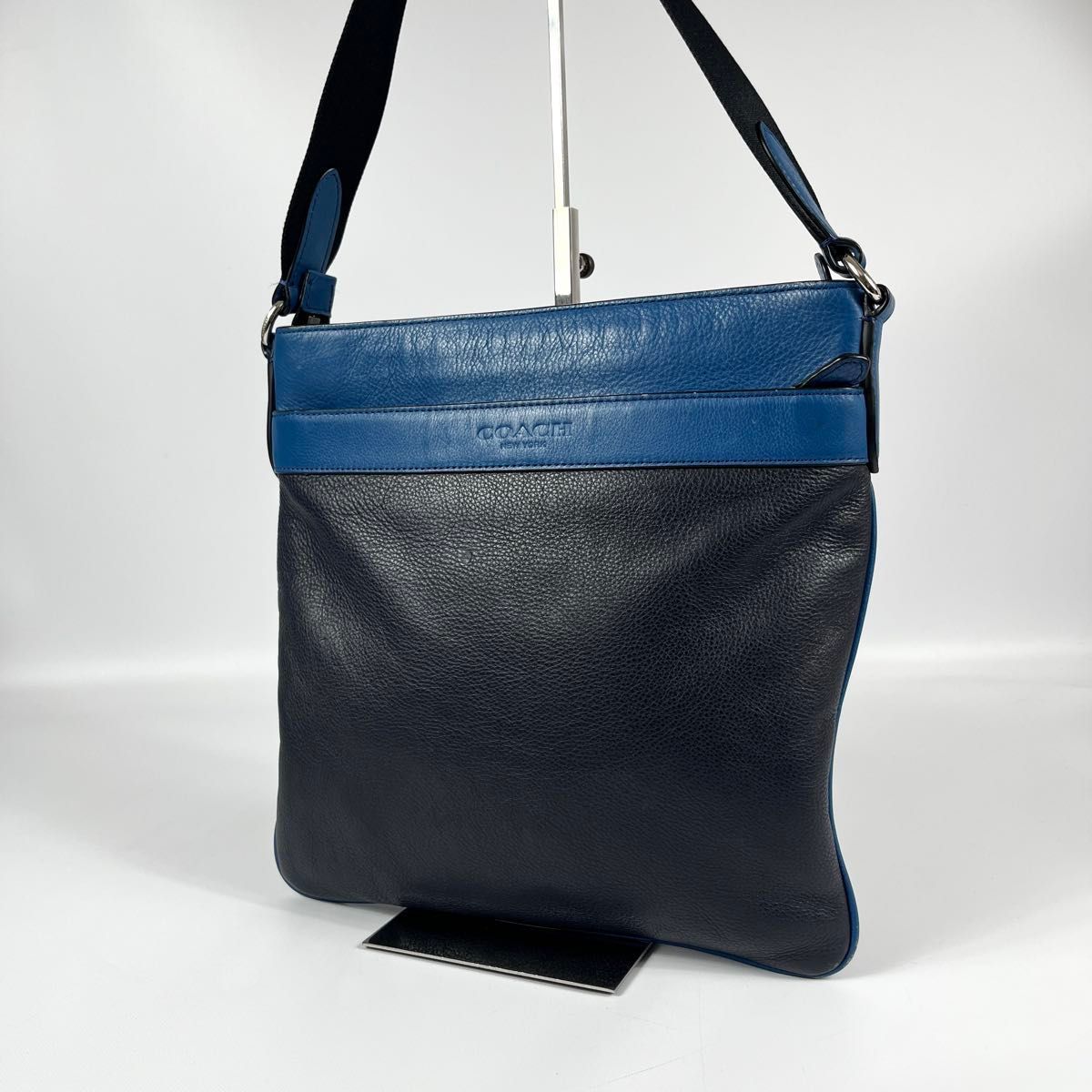 良品 COACH コーチ メンズ ショルダーバッグ メッセンジャーバッグ レザー 黒 ネイビー バイカラー F71842