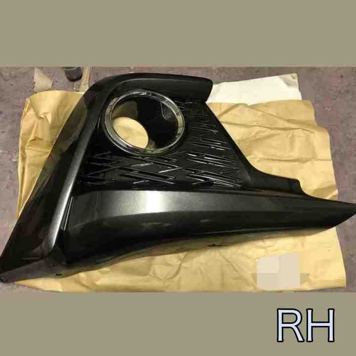 LEXUS 純正 新品 未使用 レクサス CT200h ZWA10 フォグランプ カバー 右側 運転席側 RH 単品 パーツ エンジン タイヤ バンパー 検索 マフラー