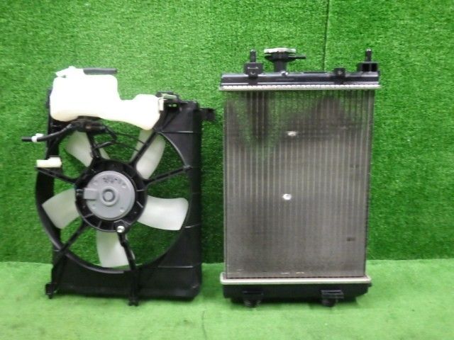 ステラ DBA-LA100F ラジエータ 16400-B2131 16360-B2151 9363