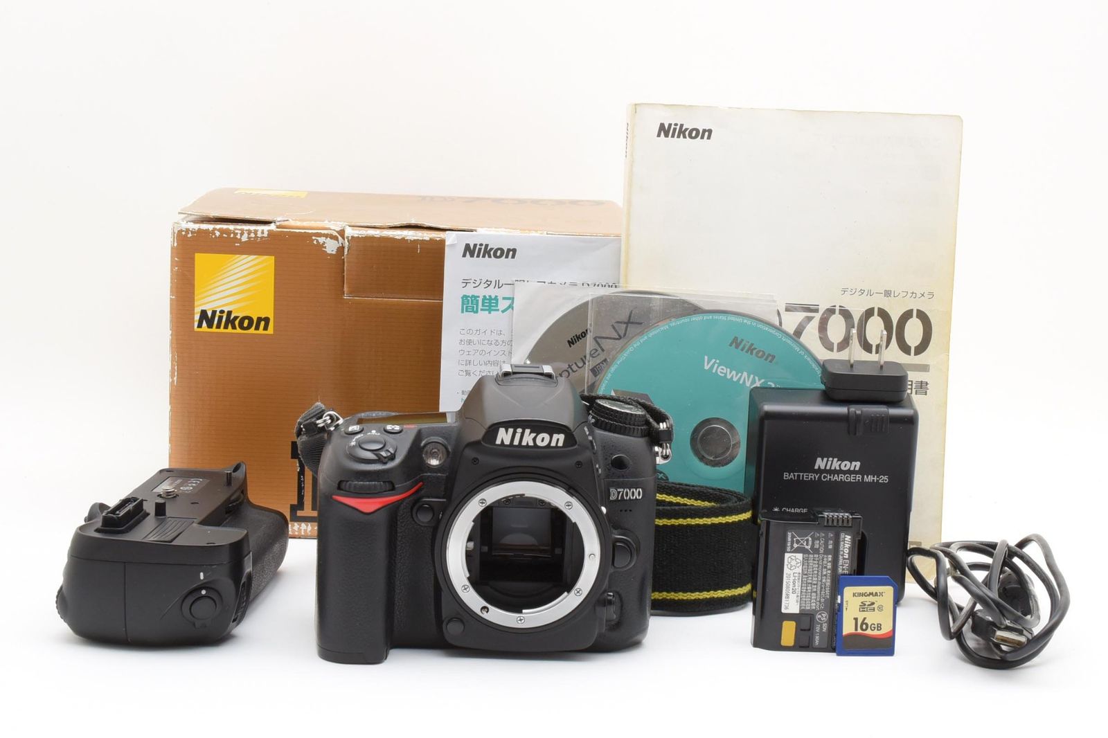 実用光学美品 箱あり Nikon ニコン D7000 ボディ MB-D11 電池ホルダー付 デジタル一眼カメラ #4240-6