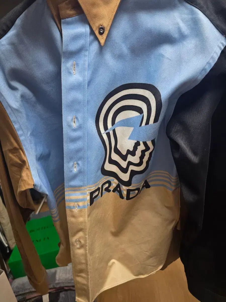 PRADA シャツ