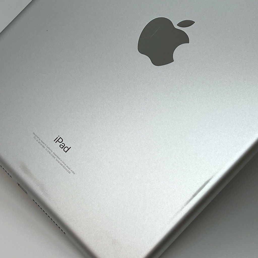 液晶美品】iPad 第6世代 128GB Wi-Fi+Cellula シルバー ソフトバンク