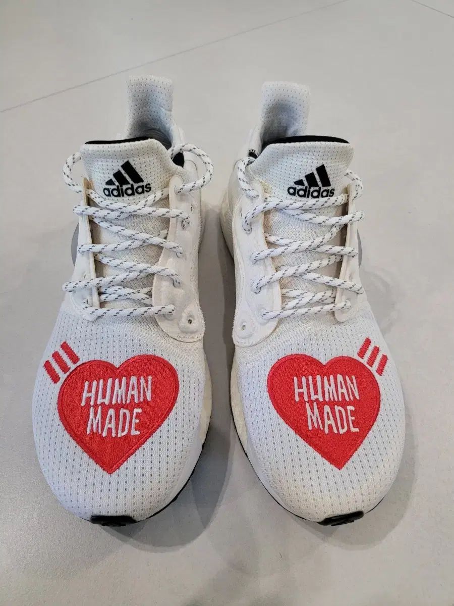275 adidas x HUMAN MADE(ヒューマンメイド) ソーラー Hu LOVEパック (10回未満試着)