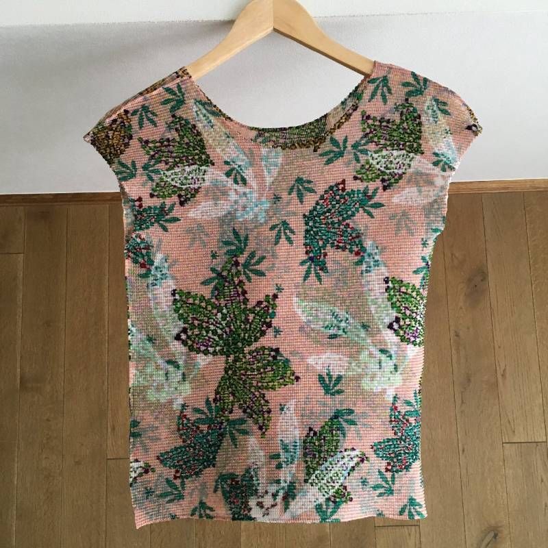 美品 me ISSEY MIYAKE ミー イッセイミヤケ トップスF MI21FK367 