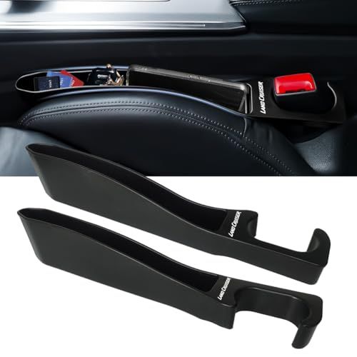 【2025年最新型】ランドクルーザー専用 隙間クッション 大容量収納 シートサイド 収納ボックス スマホ収納可能 充電線孔あり Land Cruiser対応 ロゴ左右対称設計 サイド隙間埋めクッション 落下防止 運転席+助手席 2本セットas aa316183