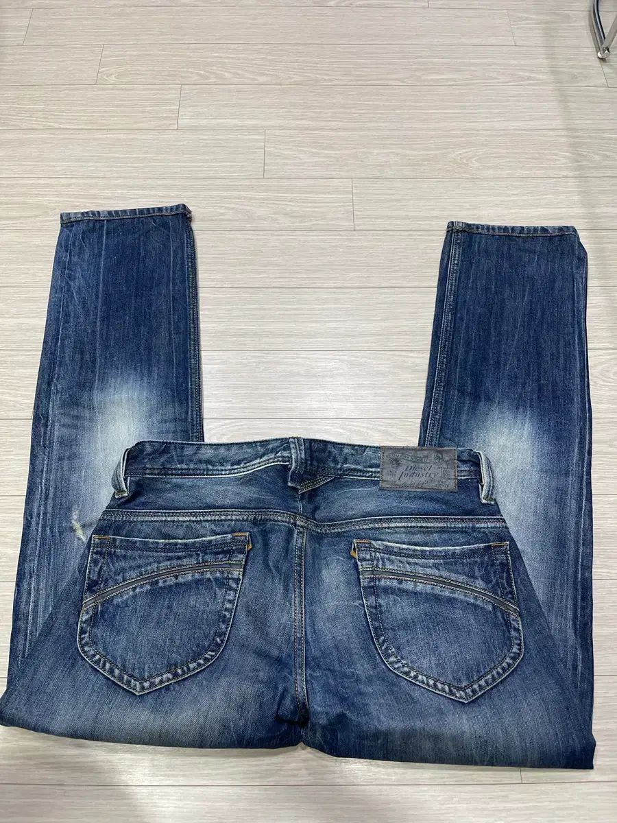 DIESEL THANAZ デニム (32)