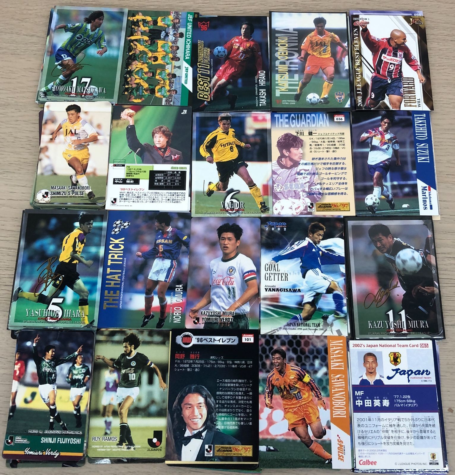 【中古・現状品】Jリーグカード　６３０枚くらい　ベルディポスター　内田篤人写真集　K-989
