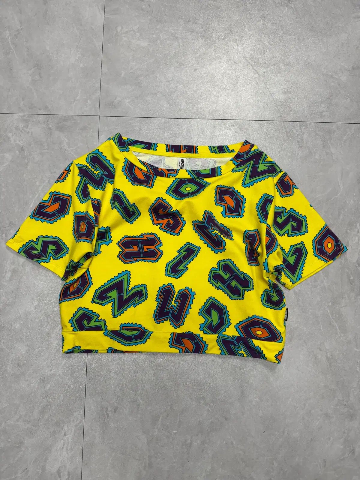 85 モスキーノ Moschino