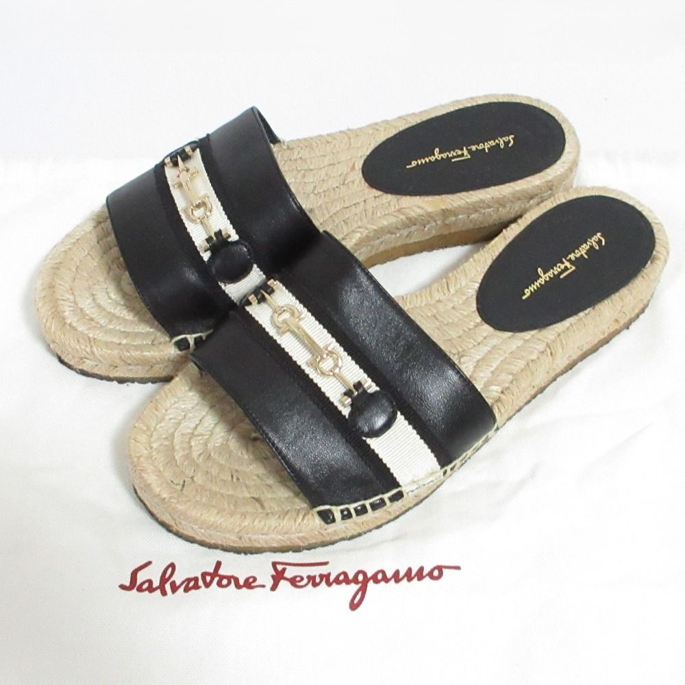 美品 Salvatore Ferragamo サルヴァトーレフェラガモ KADEN ガンチーニ金具 フラットサンダル サイズ6 23.5cm相当 ブラック ベージュ レディース 古着 中古 USED