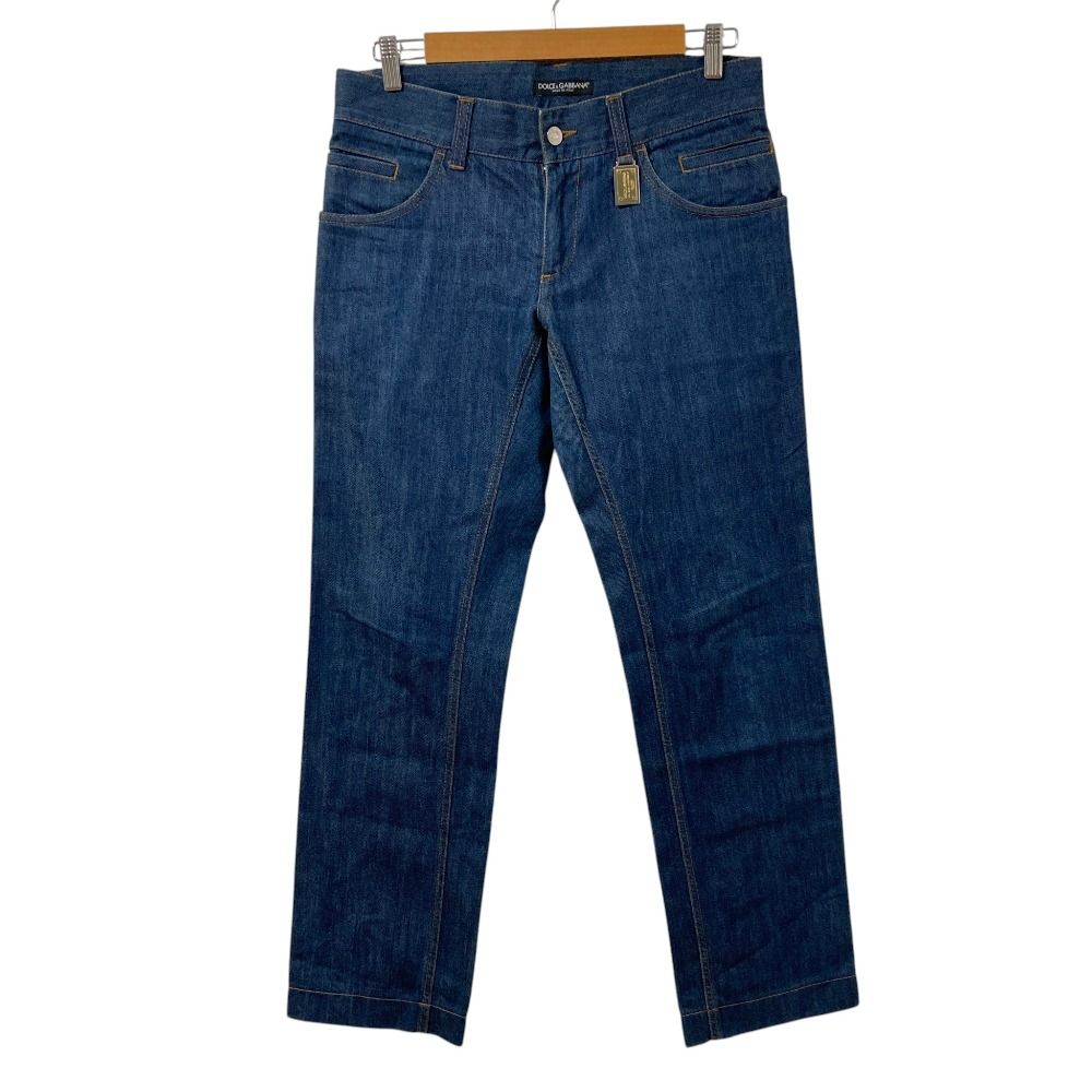 美品 DOLCE & GABBANA ドルチェ&ガッバーナ ロゴプレートチャーム付き デニムパンツ ジーンズ サイズ46 インディゴ メンズ 古着 中古 USED